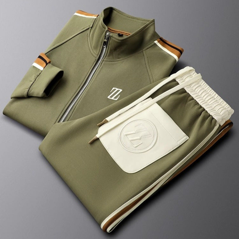 Conjunto de fato de treino atlético para homem com fecho à frente e detalhes às riscas
